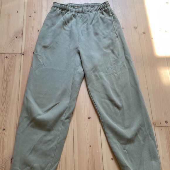 Aritzia TNA cozy AF sage green sweat pants size XS - Picture 1 of 2